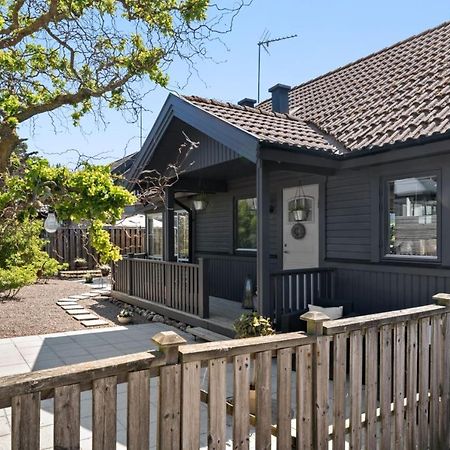 Charming 2-Floor House By The Sea In Ahus Swedenヴィラ エクステリア 写真