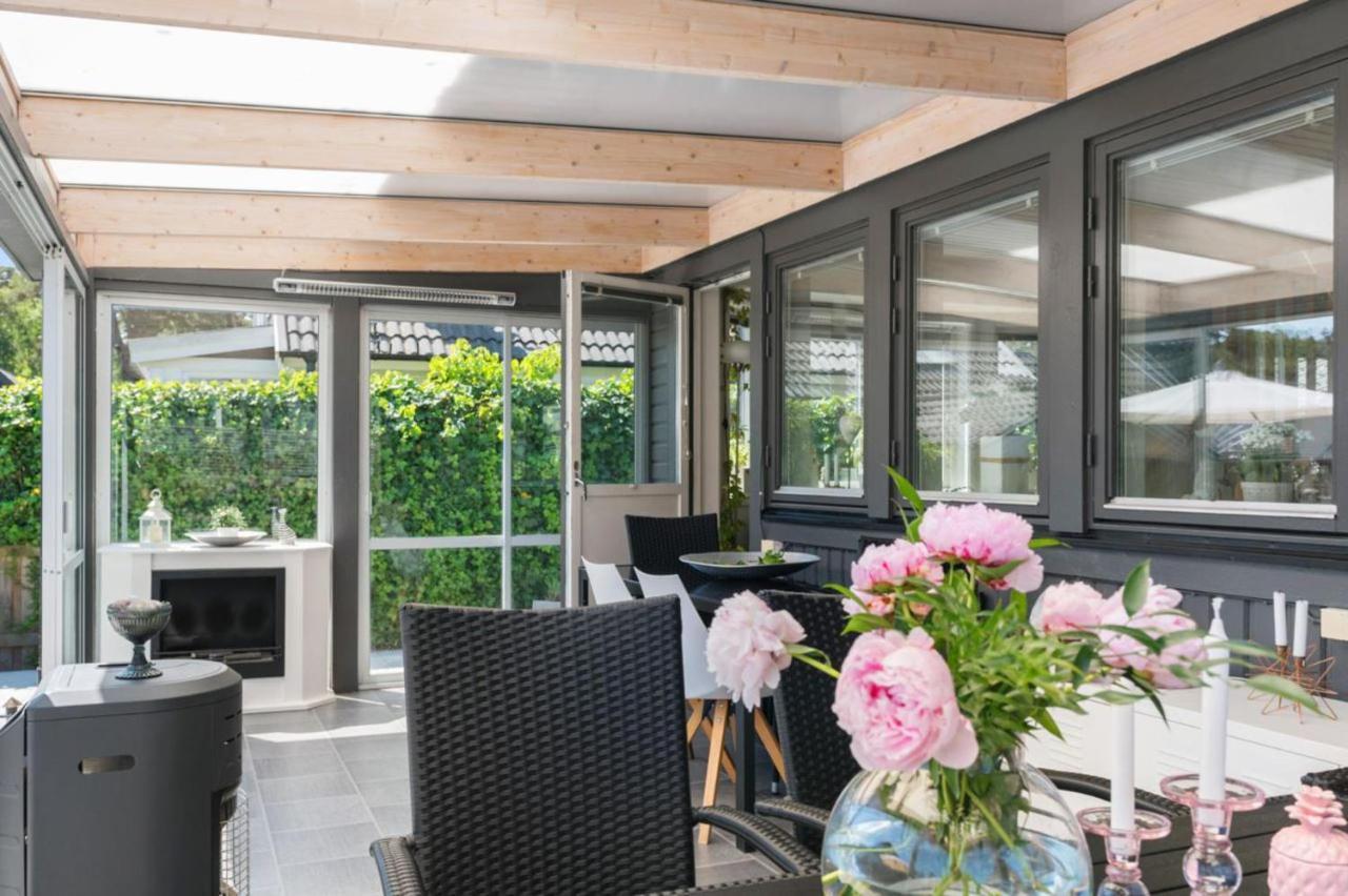 Charming 2-Floor House By The Sea In Ahus Swedenヴィラ エクステリア 写真