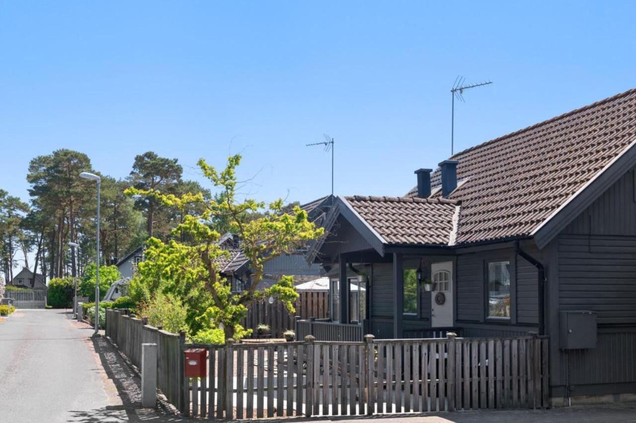 Charming 2-Floor House By The Sea In Ahus Swedenヴィラ エクステリア 写真