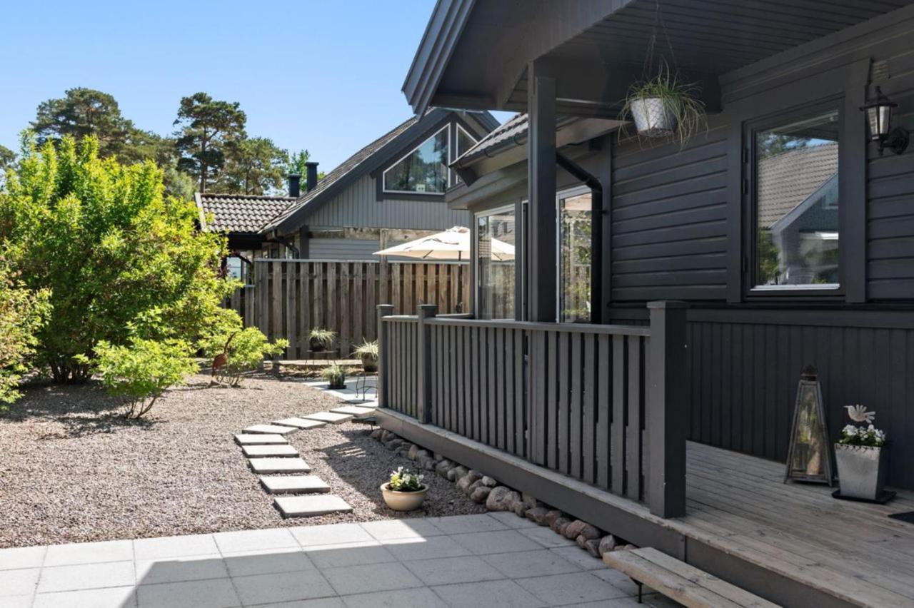 Charming 2-Floor House By The Sea In Ahus Swedenヴィラ エクステリア 写真