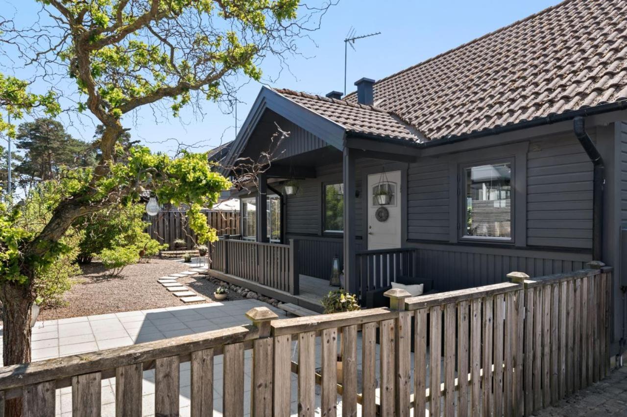 Charming 2-Floor House By The Sea In Ahus Swedenヴィラ エクステリア 写真
